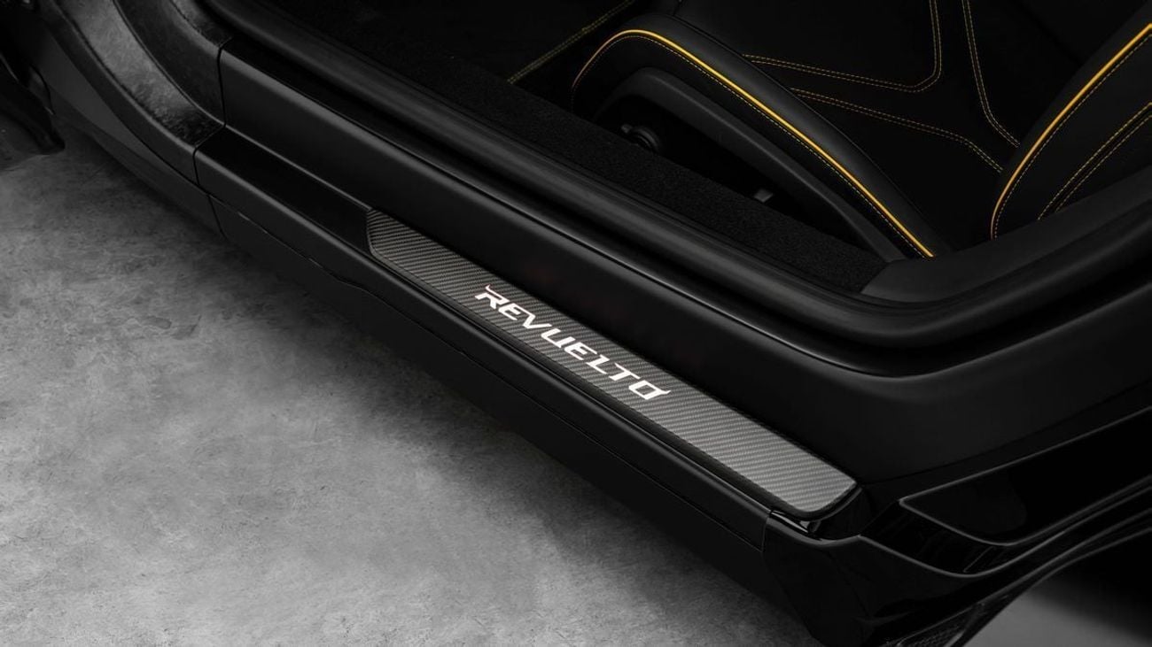 لامبورغيني ريفويلتو - 2025 - GCC Specs - Under 5-Year Warranty and Service Contract