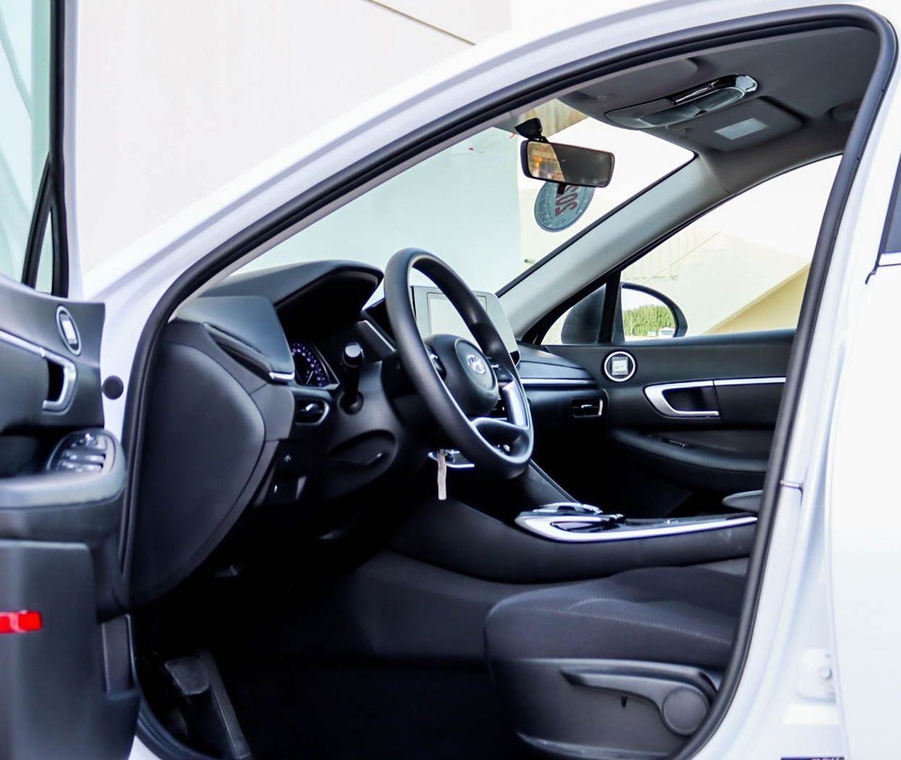 هيونداي سوناتا هيوانداى سوناتا 2023  خليجى  بحاله ممتازه  وبدون حوادث ممشى 40000 KM وبمحرك 2.5L وبسعر 58000 درهم