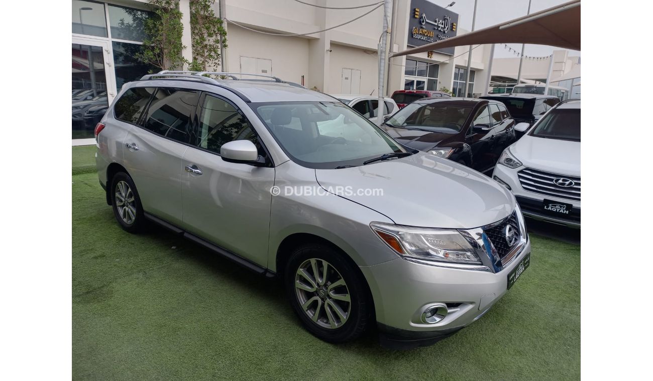 Nissan Pathfinder American import 2015 model cruise control rear spoiler in excellent condition