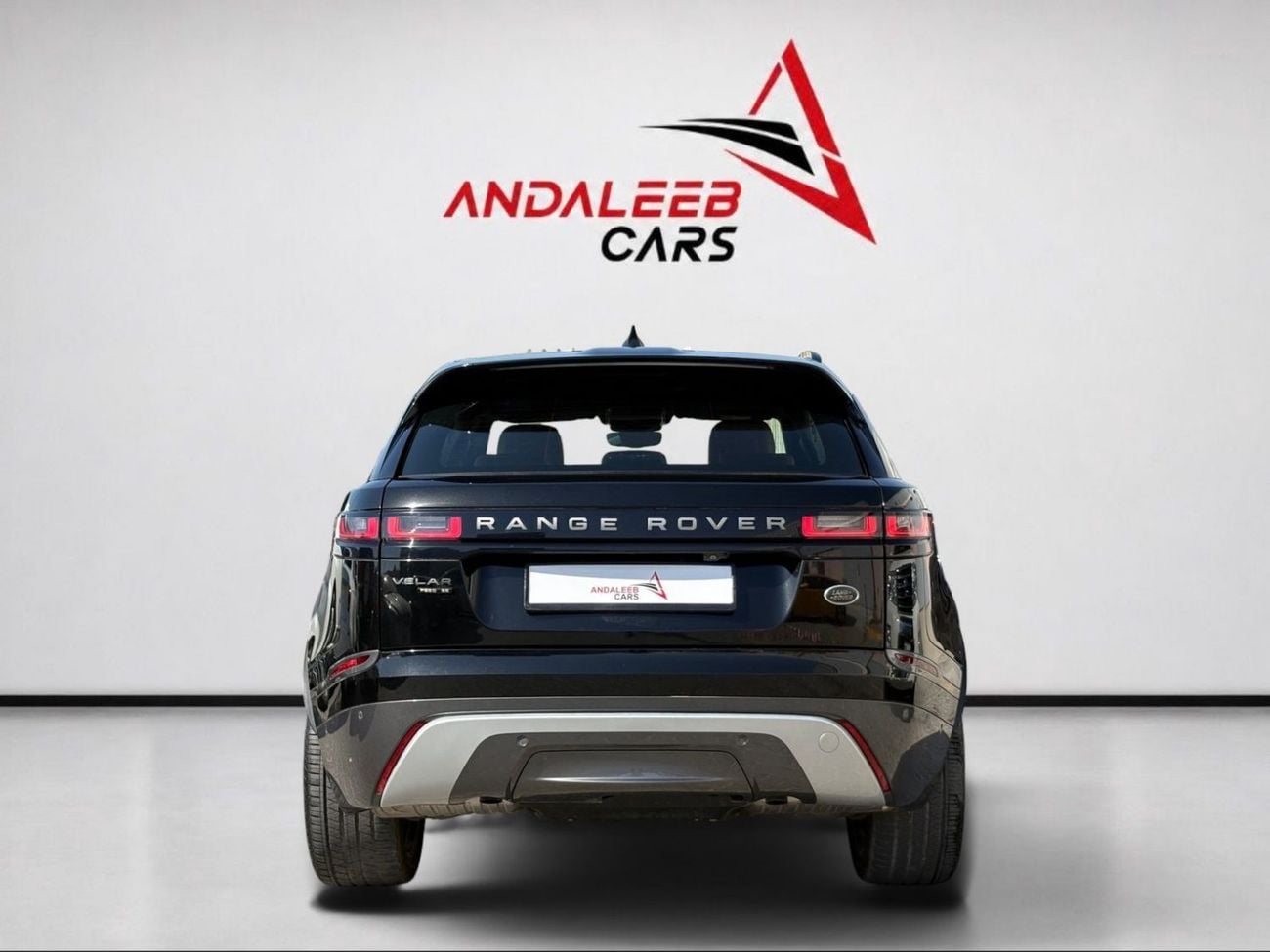 Land Rover Range Rover Velar P250 R-Dynamic SE 2.0L LUXURY R-DYNAMIC SE | RANGE ROVER VELAR P250 | PANORAMIC ROOF | 2.0L TURBO | 2019 GCC