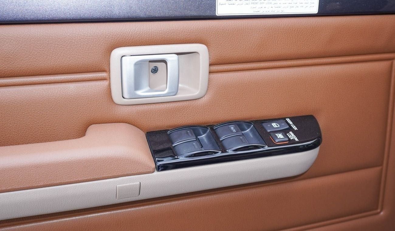 Toyota Land Cruiser 70 4.0L V6 A/T