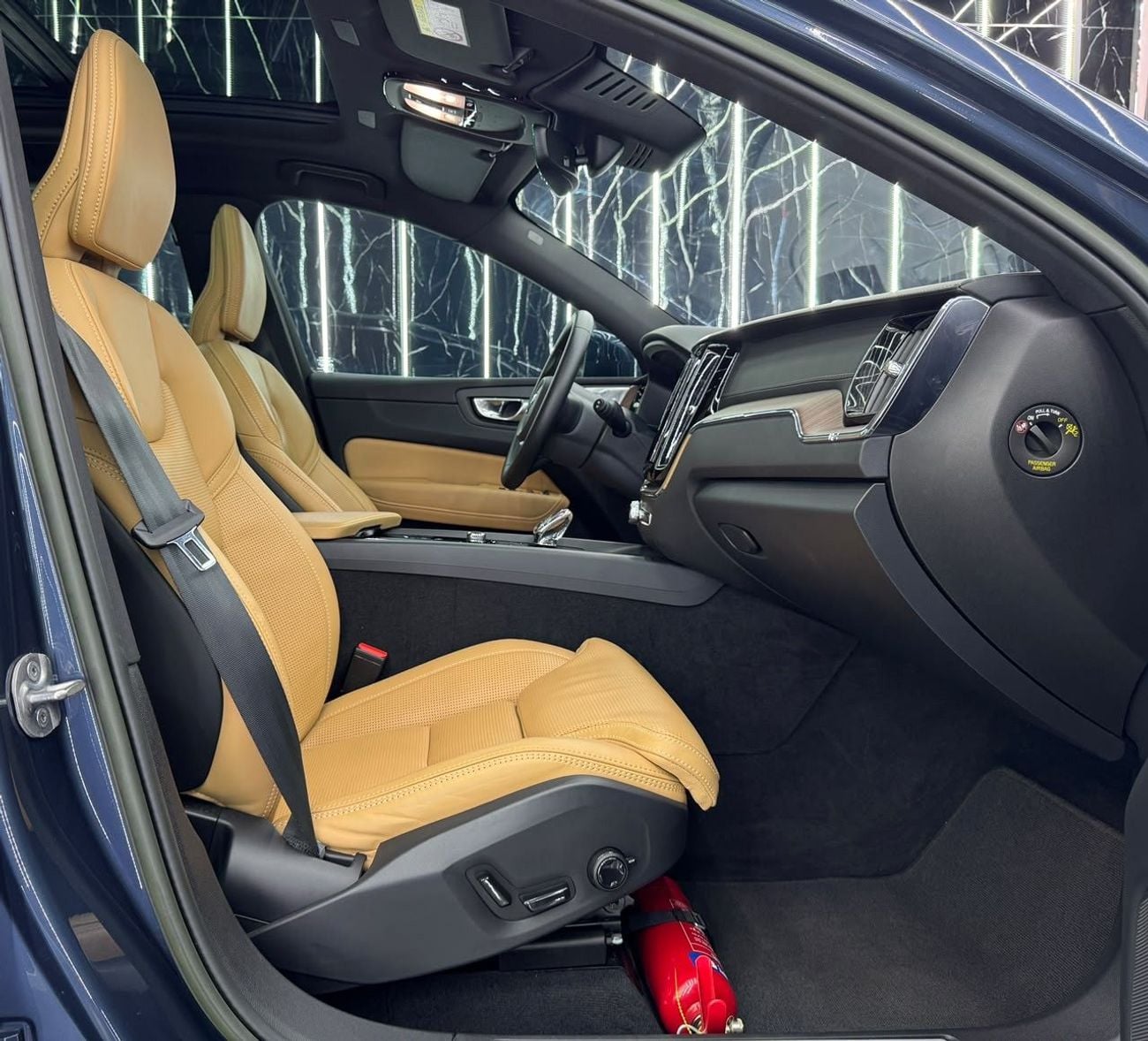 Volvo XC60 ULTIMATE BRIGHT VOLVO XC60 B5 AWD |GCC | Original paint | Al futtaim Warranty 2028