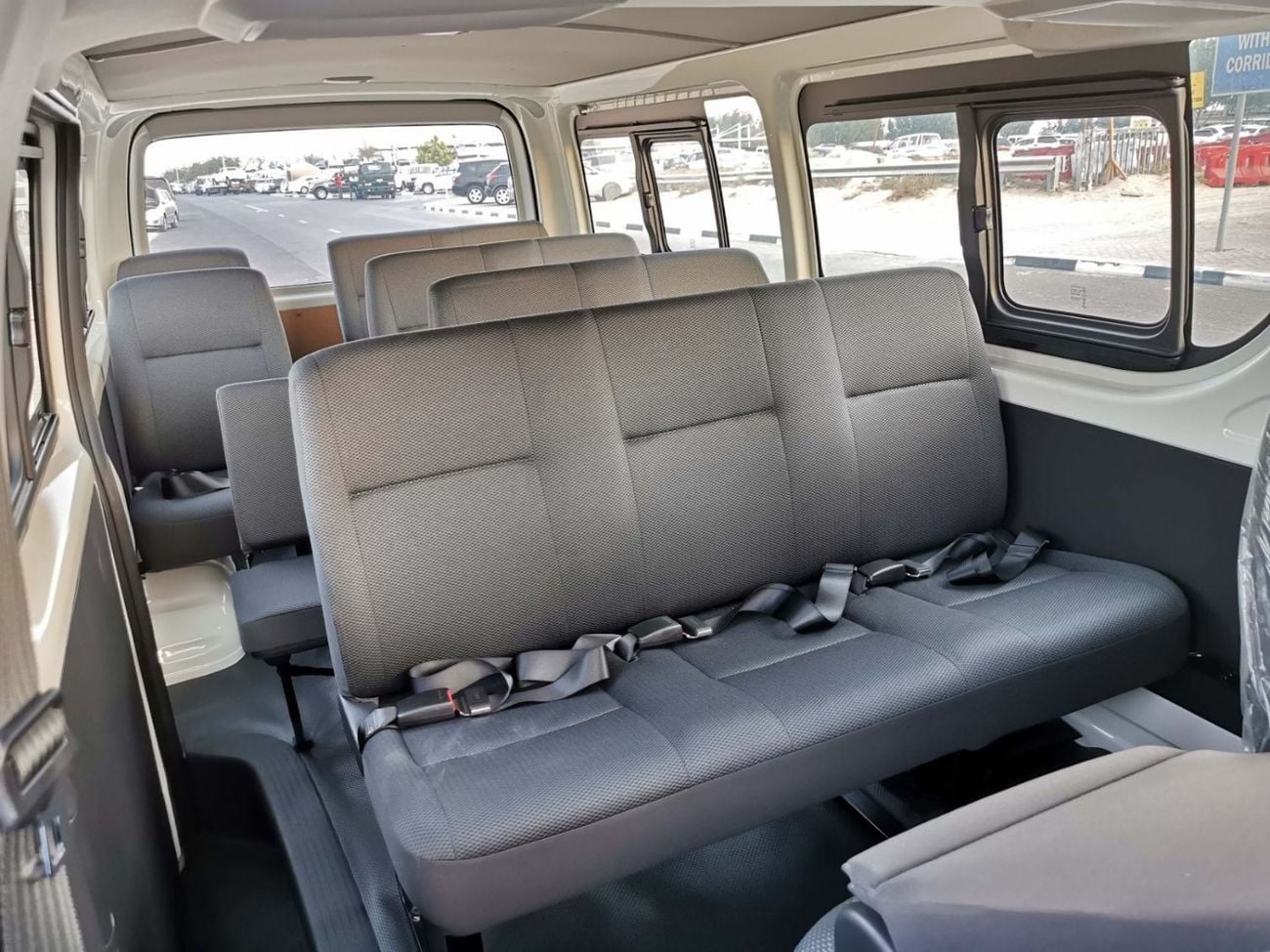 تويوتا هاياس STANDARD ROOF / M/T / 2.5L DIESEL / 15 SEATER / EXPORT ONLY ANGOLA (CODE # HD25ST15)