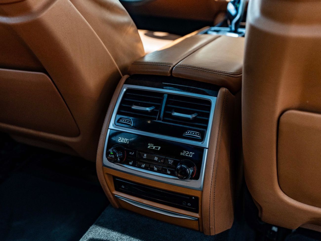 BMW M760Li xDrive 6.6L