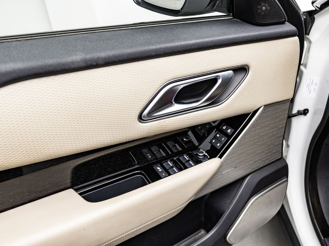 Land Rover Range Rover Velar P250 R-Dynamic SE 2.0L 2021 Range Rover Velar P250 SE R-Dynamic, 2026 Land Rover Warranty, Service H