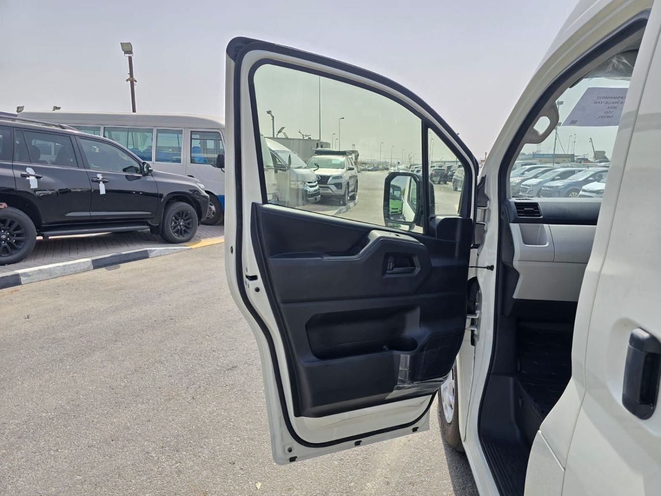 Toyota Hiace TOYOTA HIACE COMMUTER VAN RHD 2024 MODEL 2.8 L DIESEL AUTOMATIC(PM58033)