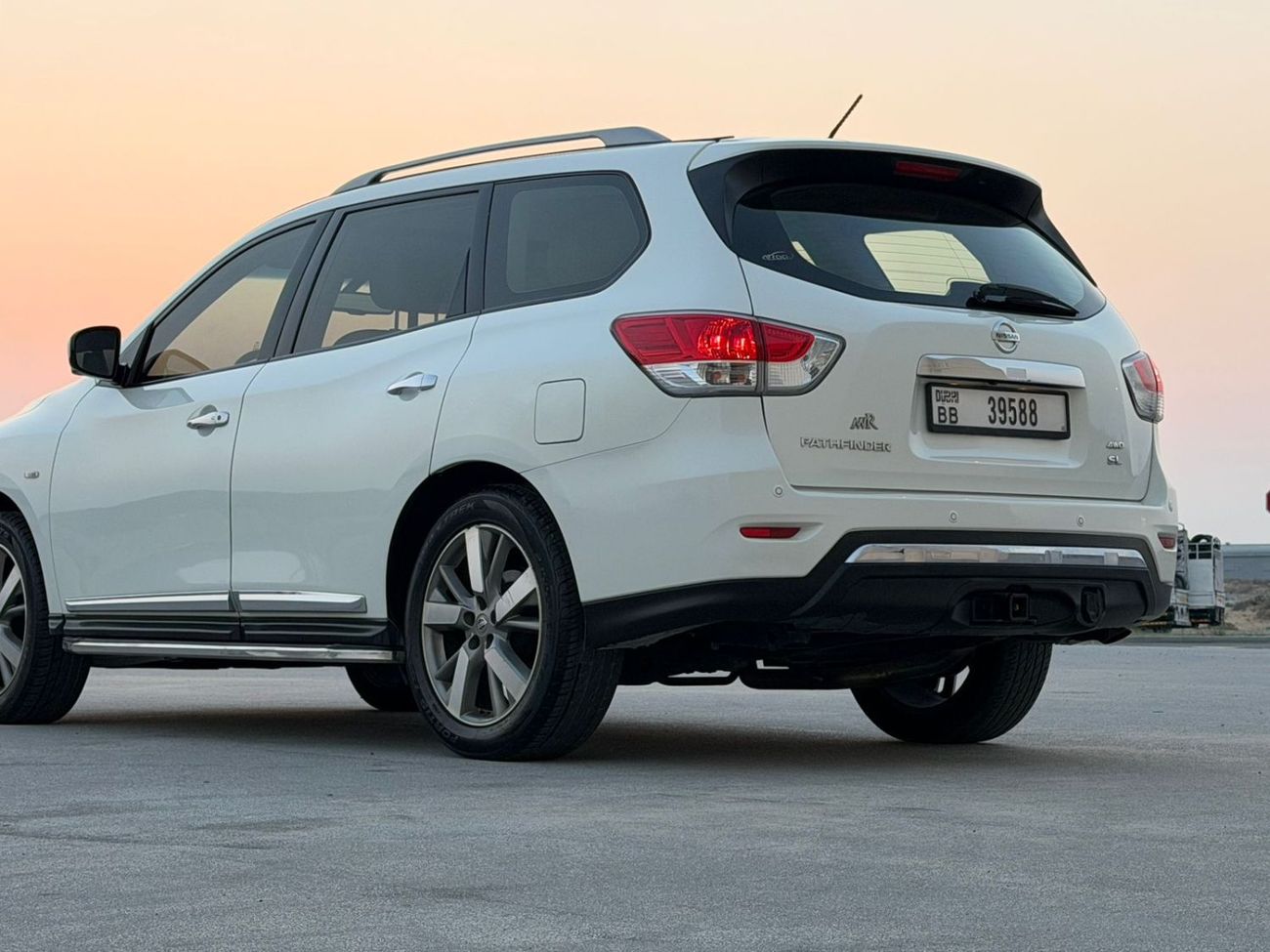 Nissan Pathfinder SL 3.5L (260 HP) 4WD Excellent condition inside and outside