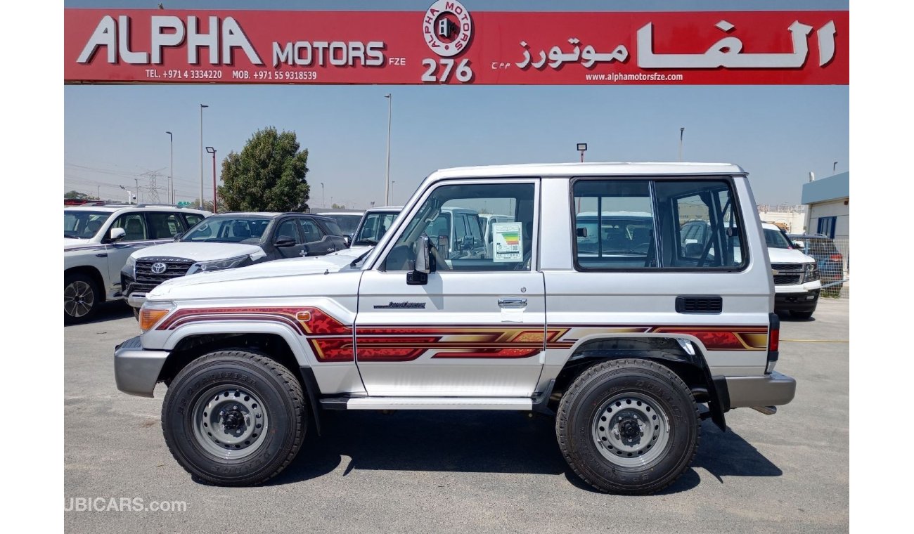 تويوتا لاند كروزر هارد توب 4.0L V6 ( 2 Doors + Winch + Fog + Wood + Side Sticker)