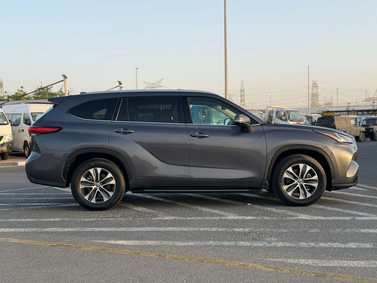 Toyota Highlander 2020 Toyota Highlander XLE Full Option 3.5L V6  - SunRoof - Full Radar System - 7 Seater -Push Start