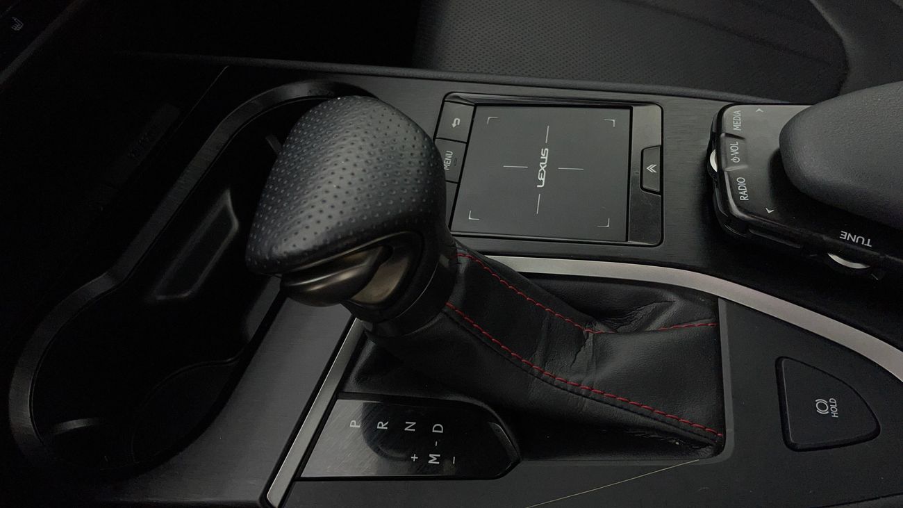 لكزس UX 200 F SPORT PRESTIGE 2 | بدون دفعة مقدمة | اختبار القيادة في المنزل