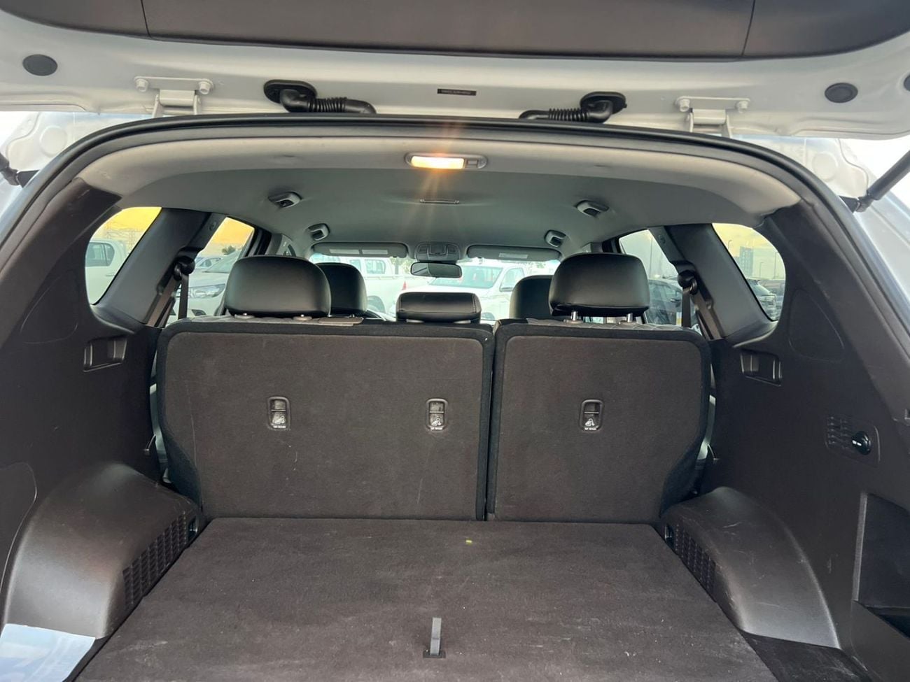 Hyundai Santa Fe STD (NON GCC) 2019 Hyndai Santafe MidOption+ - 2.4L V4 - 4x4 AWD - Rear Camera - Leather Seat  5