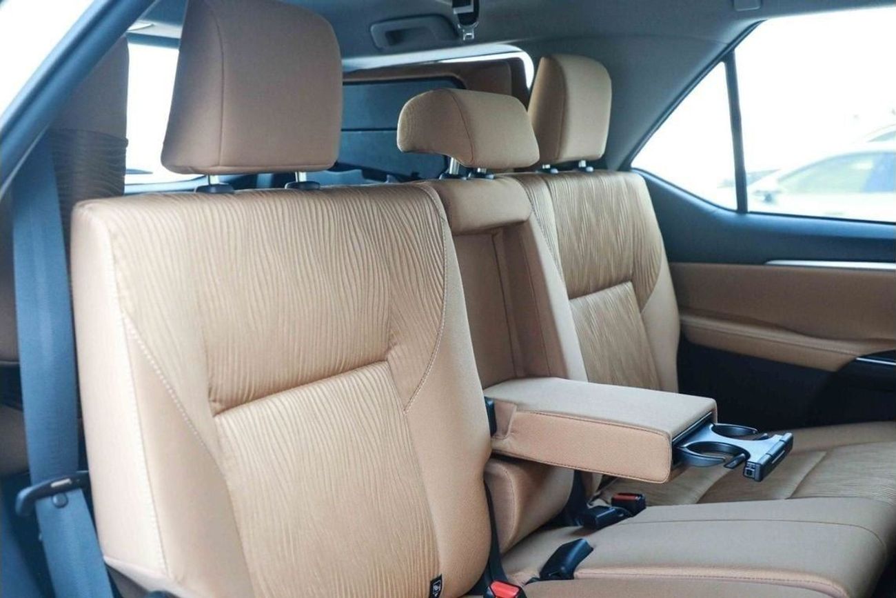 تويوتا فورتونر 2024 Toyota Fortuner GXR 4.0 - PLATINUM WHITE PEARL inside TAN | Export Only