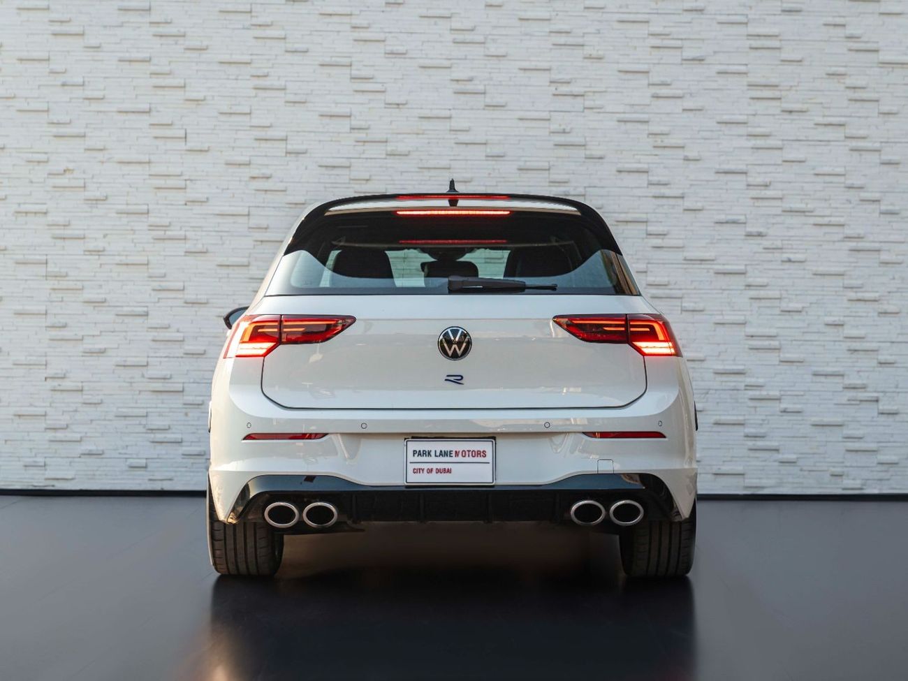 فولكس واجن جولف ار AED 2,595 PM • GOLF R • ONLY 17,000 KM • OFFICIAL VOLKSWAGEN WARRANTY UNTIL 07/2025 • CLEAN TITLE