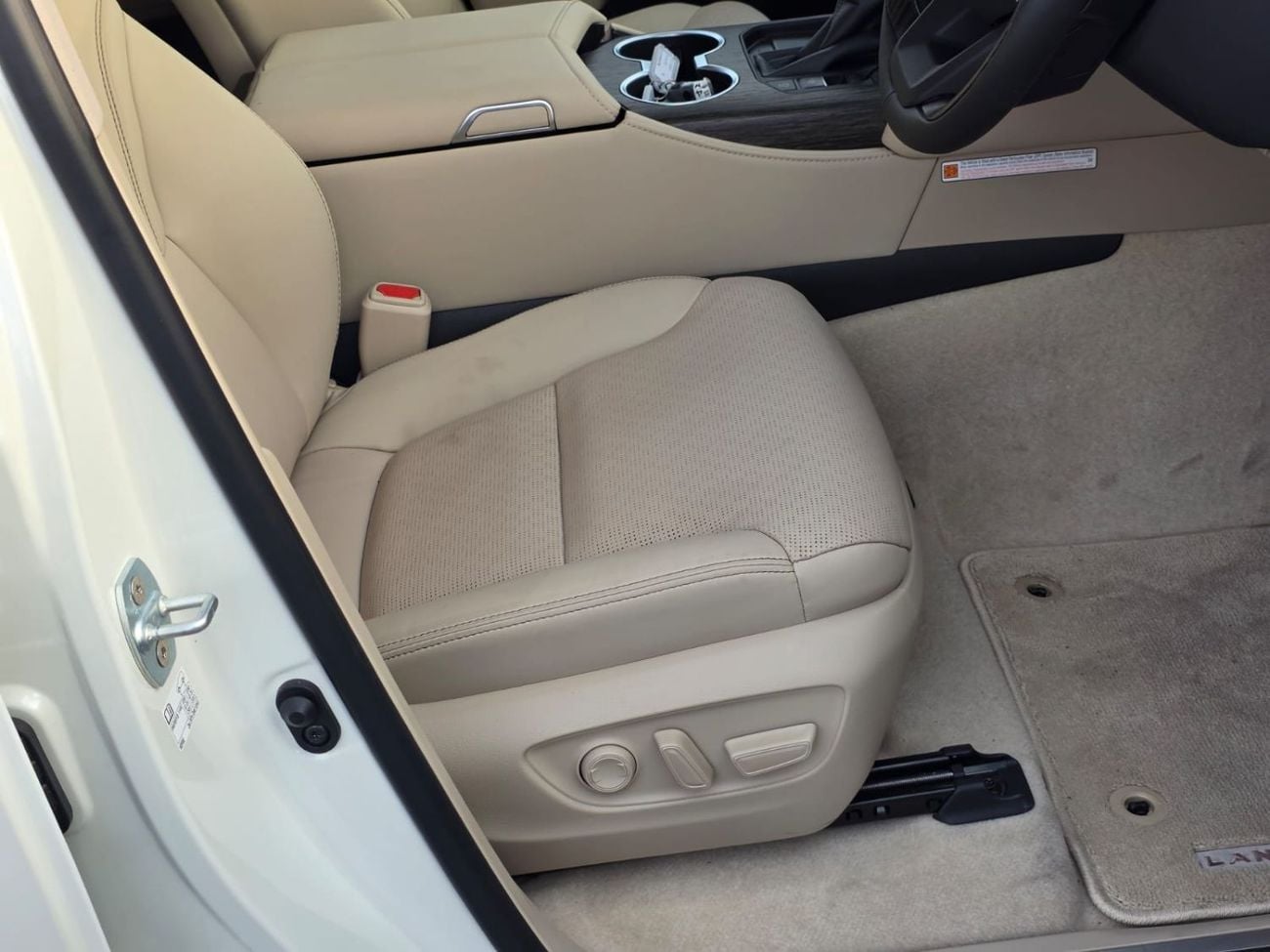 تويوتا لاند كروزر Brand New Toyota land cruiser LC300 ,SAHARA ,year 2025 ,Right Hand Drive ,Diesel 3.3L only For expor
