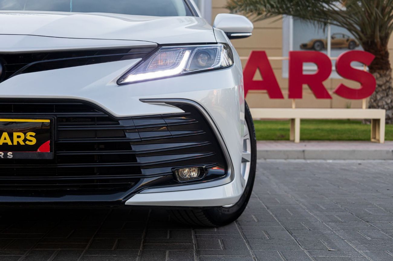 Toyota Camry SE 2.5L (204 HP)