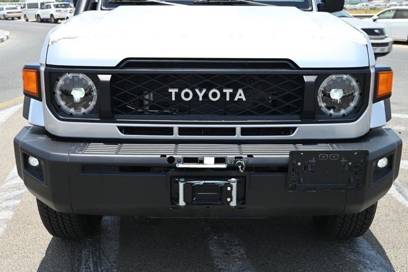 Toyota Land Cruiser Pick Up Double Cab V8 4.5L Diesel MT with Front / Rear Diff Lock, Black Wheels, Winch