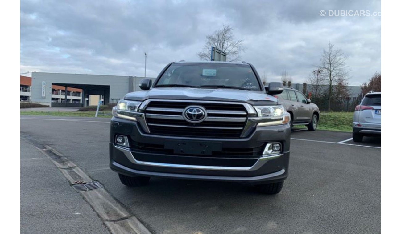 Toyota Land Cruiser Toyota Land Cruiser Diesel 4.5L AT VXR-Top Executive lounge