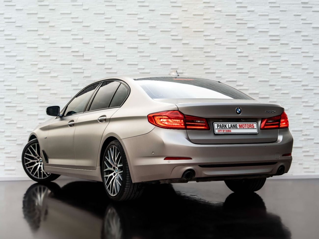 بي أم دبليو 530i M Sport 2.0L