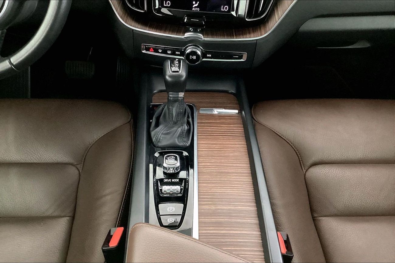 فولفو XC 60 T5 Momentum | National Day Celebration | شامل الضمان | 0 ﺪﻔﻋﺓ ﺃﻮﻟﻯ