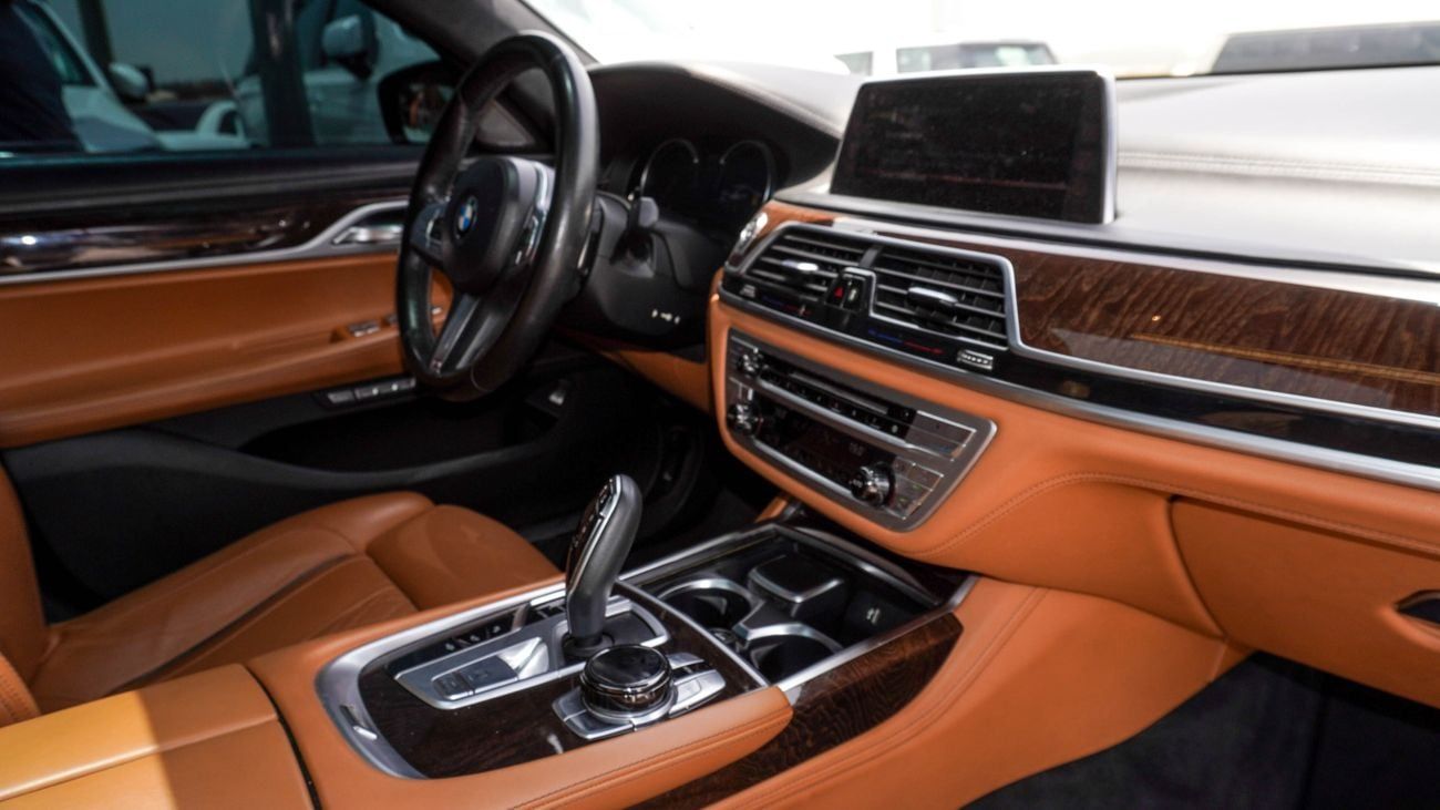 بي أم دبليو 740Li