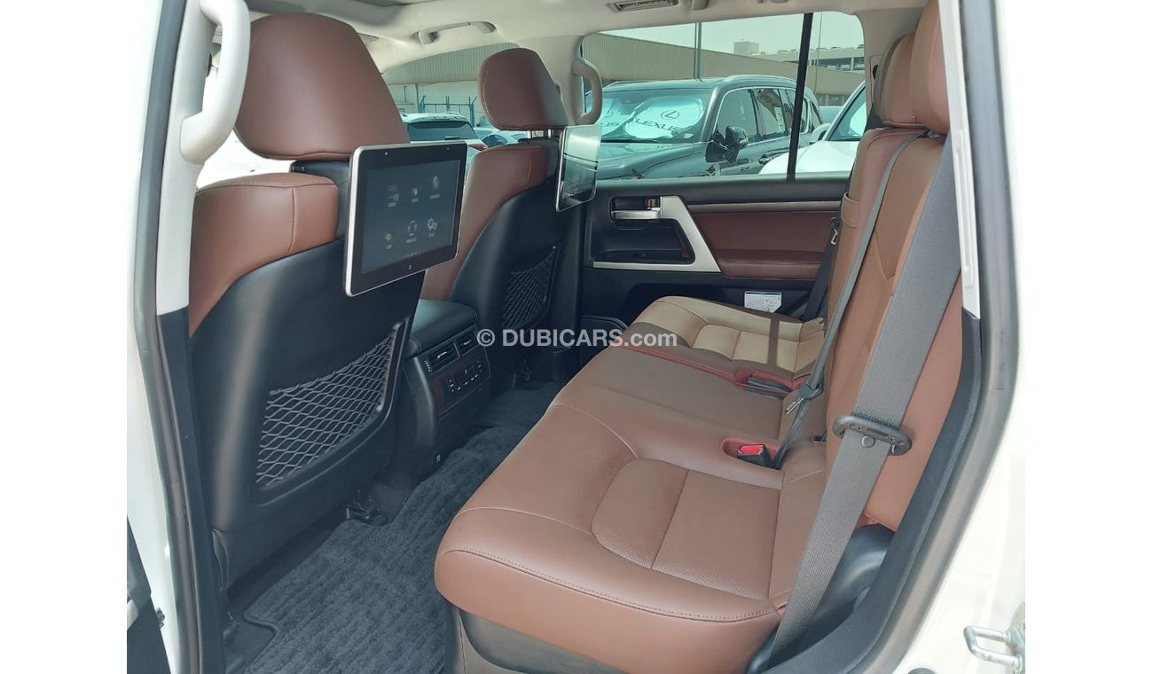 Toyota Land Cruiser TOYOTA LAND CRUISER VXR 5.7 GCC SPEC NO ACCIDENT WITHOUT DYE