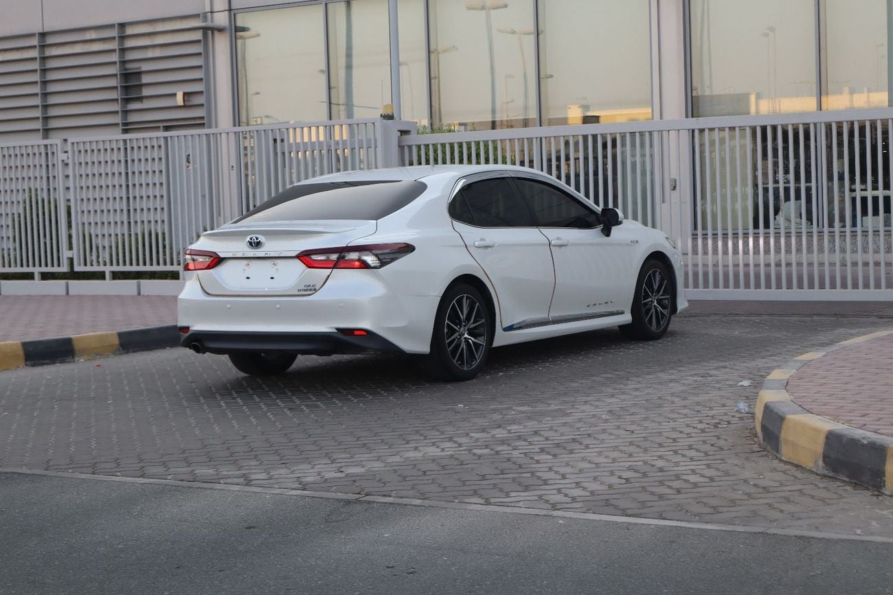 Toyota Camry GLE HEV
