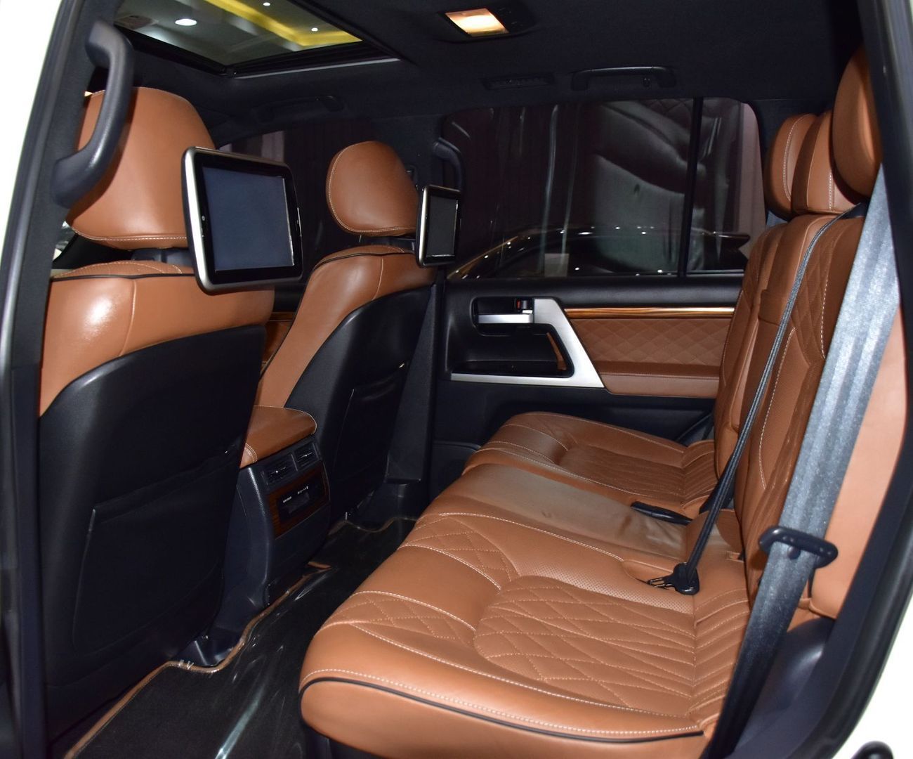 Toyota Land Cruiser EXCELLENT DEAL for our Toyota Land Cruiser GXR V8 ( 2016 Model ) in White Color GCC Specs