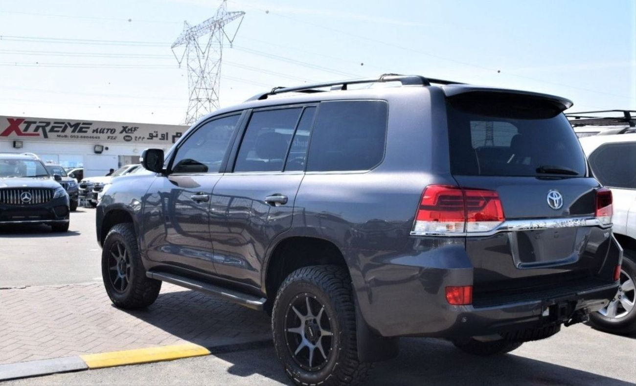 تويوتا لاند كروزر LC200 V8 Diesel 4.5L (Export Only)