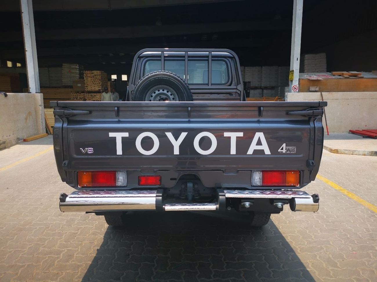 تويوتا لاند كروزر بيك آب 79 SC 4.0L PETROL AUTOMATIC TRANSMISSION ( FOR RE-EXPORT OUTSIDE GCC COUNTRIES ONLY