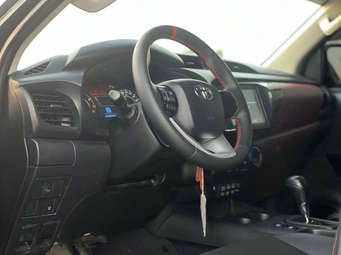 Toyota Hilux SGLX 2021 Toyota Hilux Black Edition - Trunk Cover - 2.7L V4 - GCC - AWD 4x4 - Rear Camera - Le