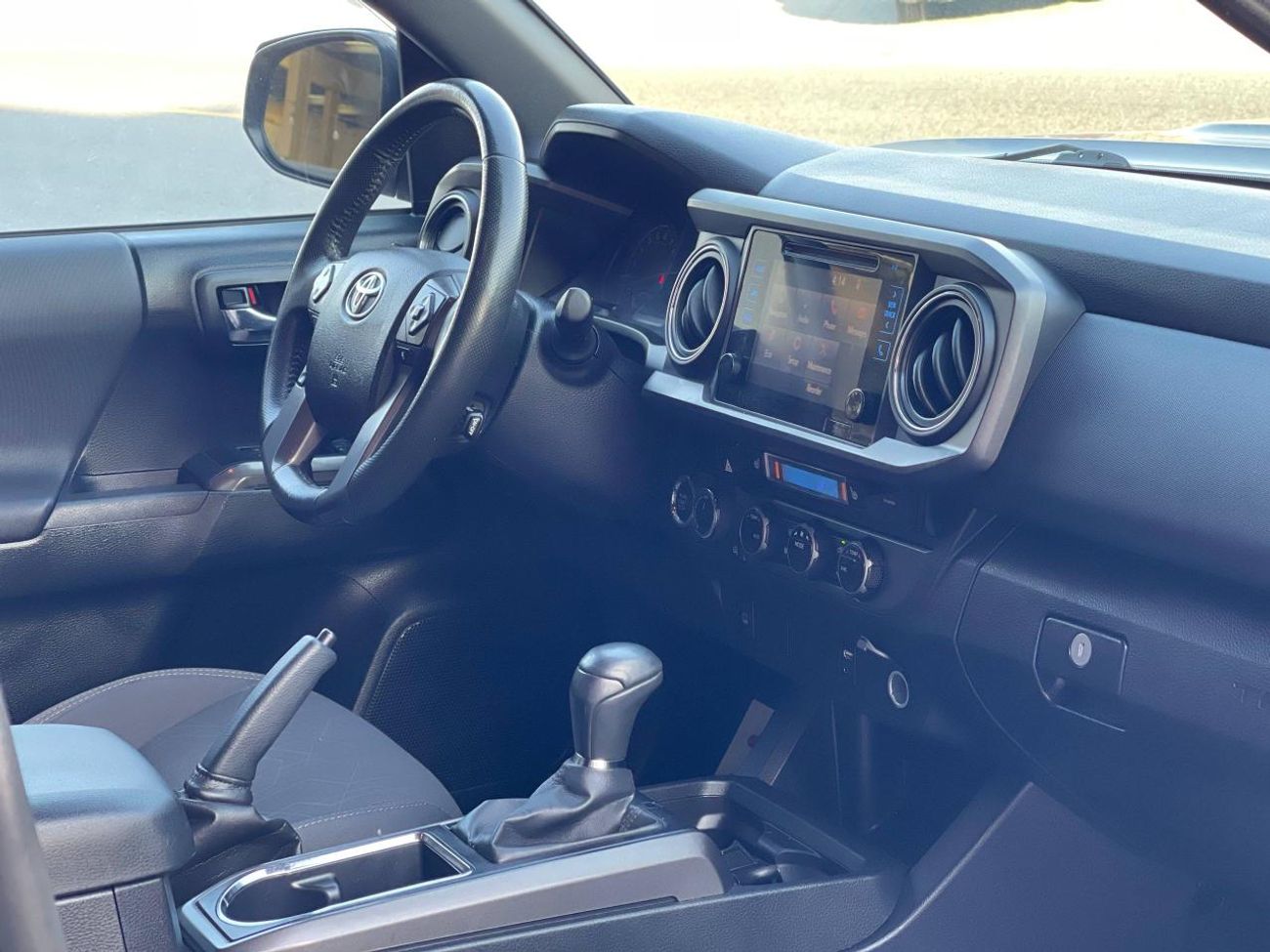 تويوتا تاكوما TRD / V6 / طويل / دخول بدون مفتاح / تشغيل بدون مفتاح / شاشة كبيرة / بحالة ممتازة