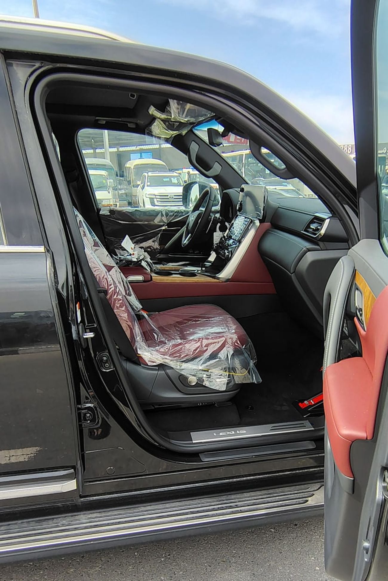 لكزس LX 700h Signature