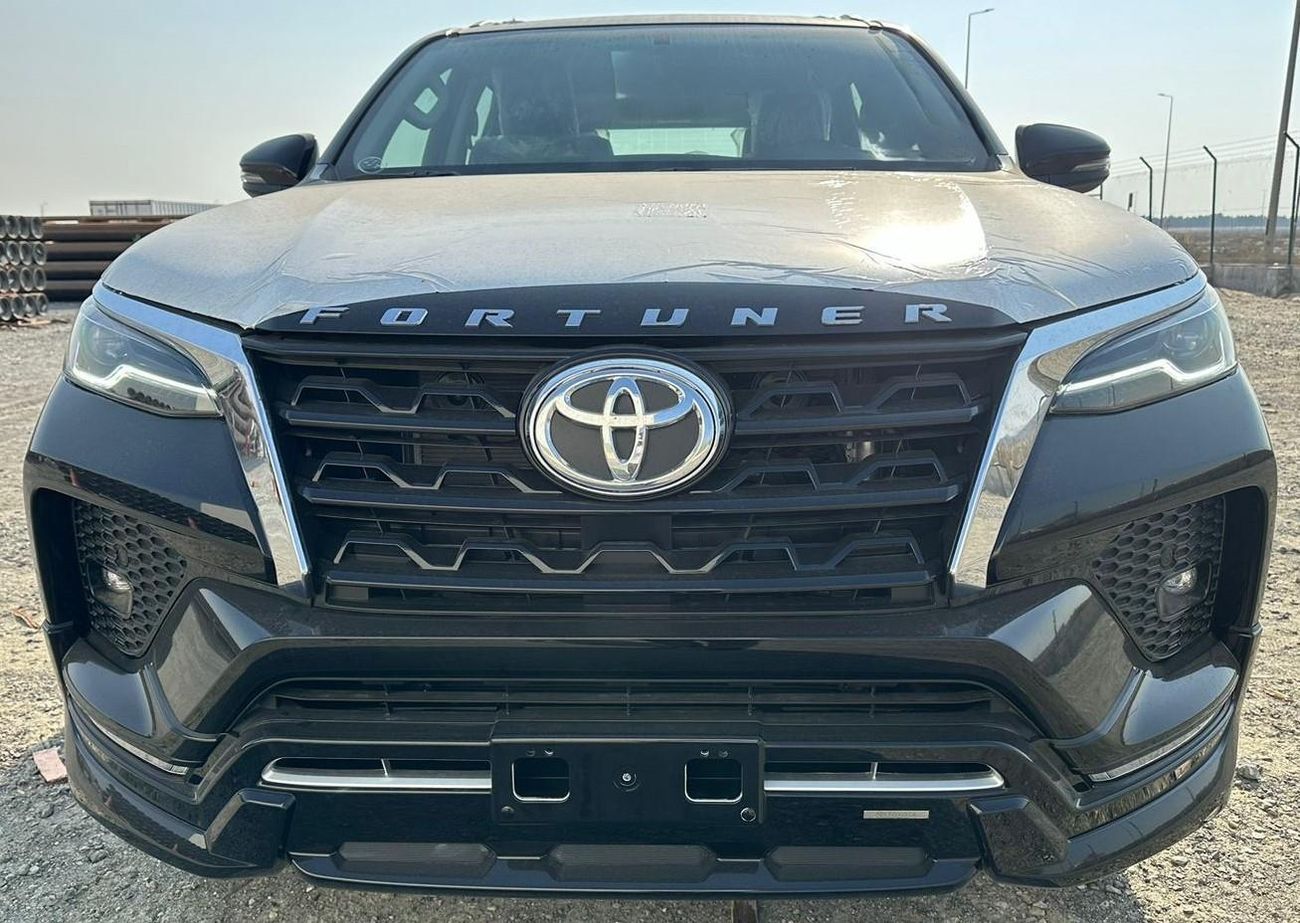 تويوتا فورتونر 2025 Toyota Fortuner 4.0L AT Petrol (Black)