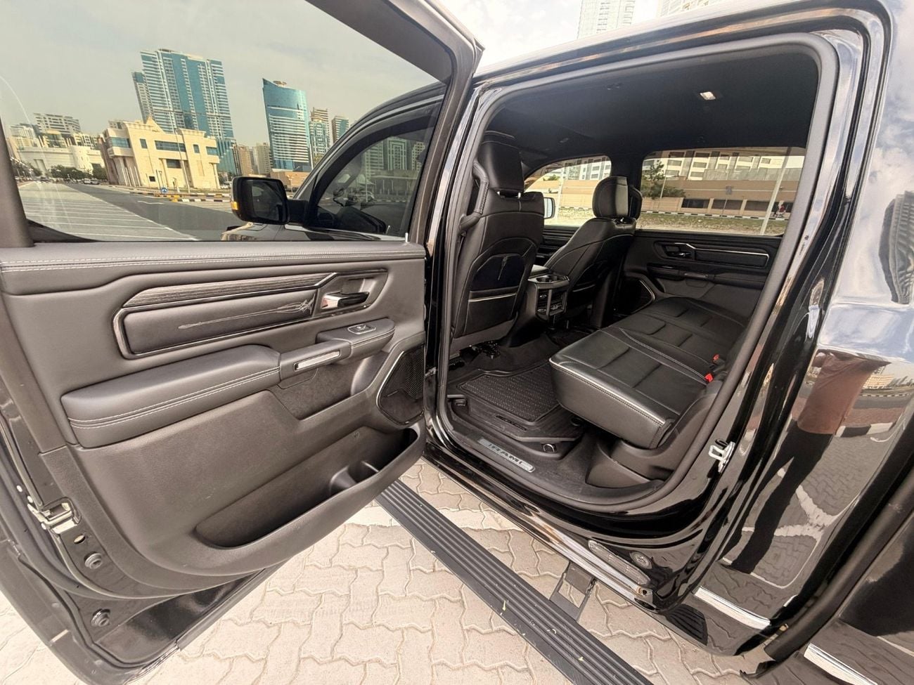 رام 1500 Limited 5.7L (5 Seater)