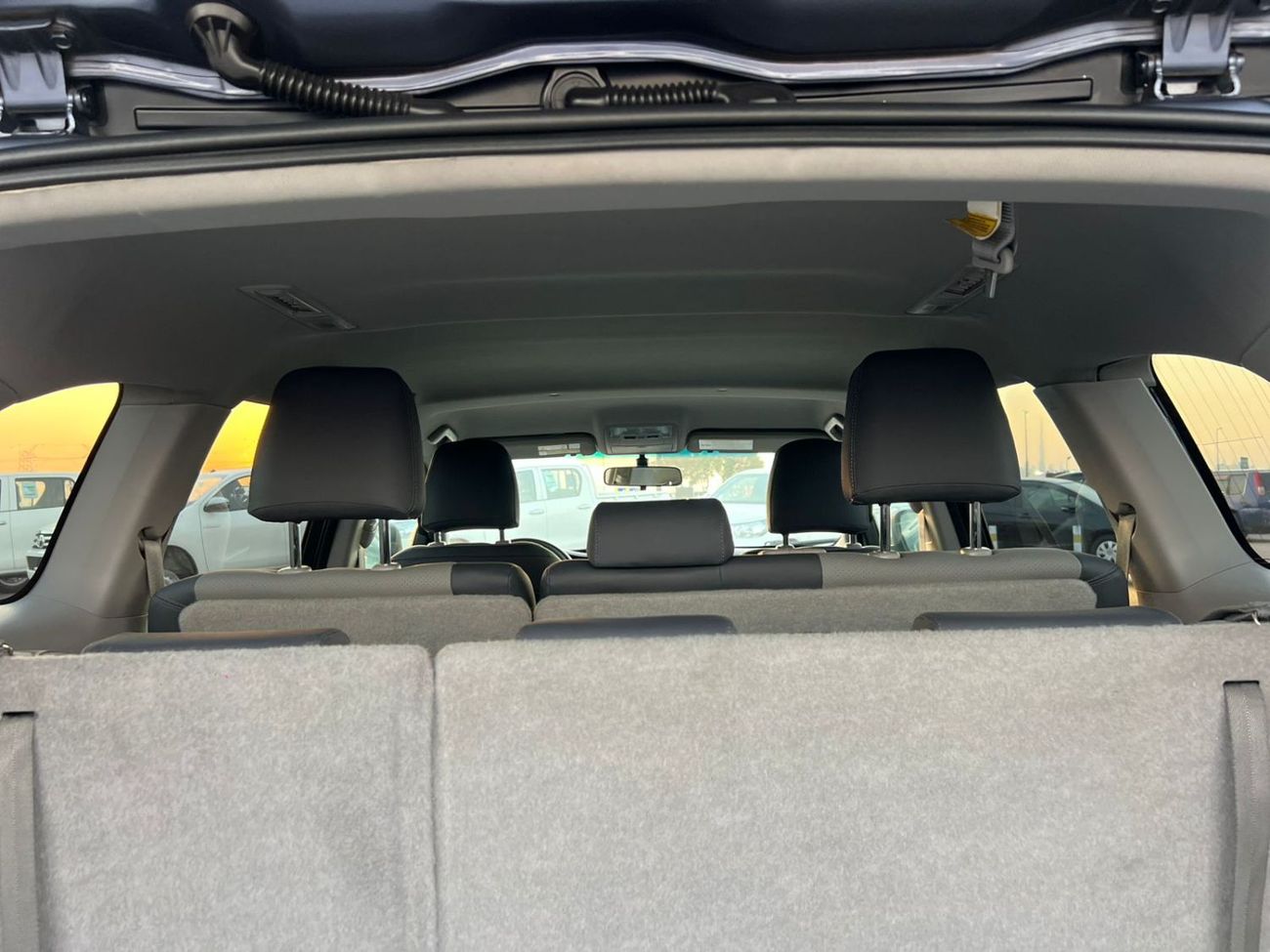 تويوتا هايلاندر 2015 Toyota Highlander MidOption - 3.5L V6 - 4x4 AWD Rear Camera - 7 Leather Seat- Auto Trunk