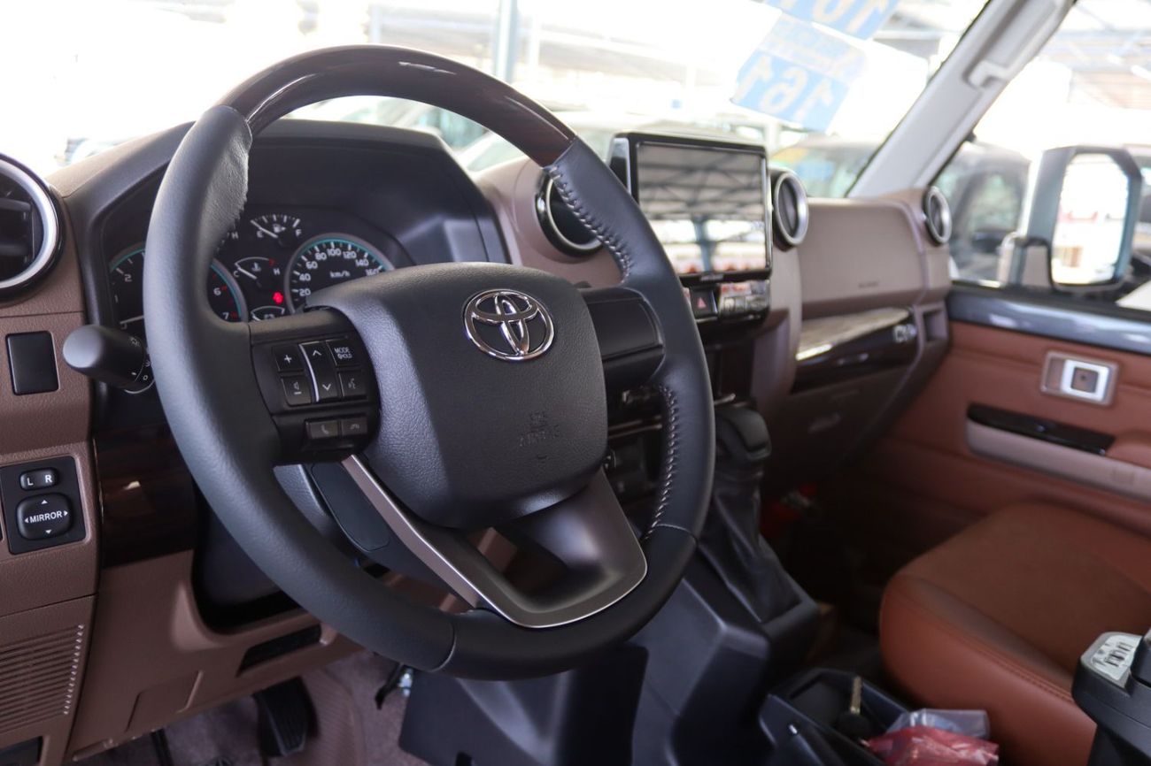 Toyota Land Cruiser 70 GRJ 71 4.0 V6 AUTOMATIC DIFF LOCK **EXPORT ONLY**التصدير فقط خارج الخليج**