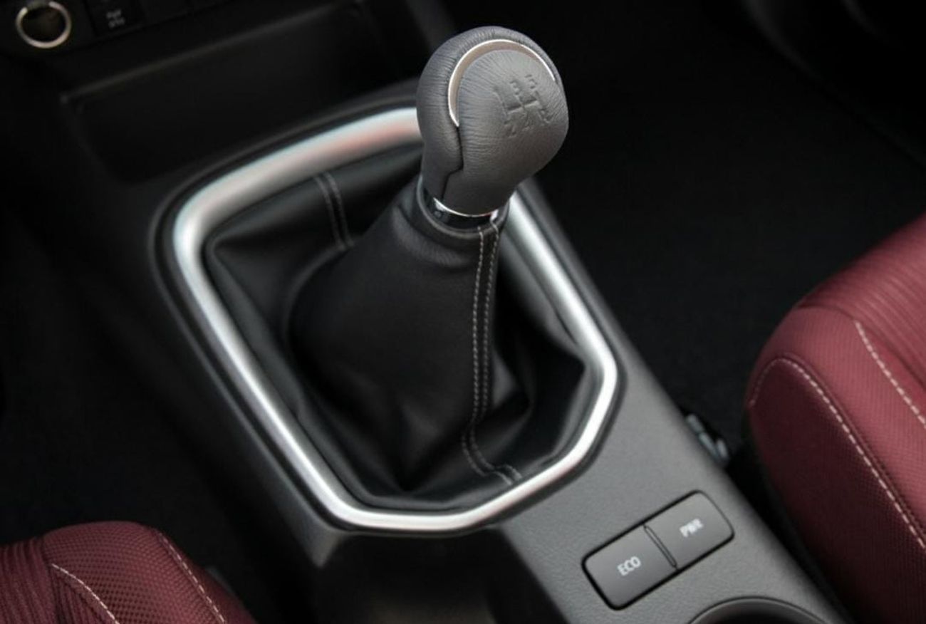 Toyota Hilux S GLX 2.7L 4WD A/T S GLX 2.7L 4WD M/T DIFLOCK PUSH TO START