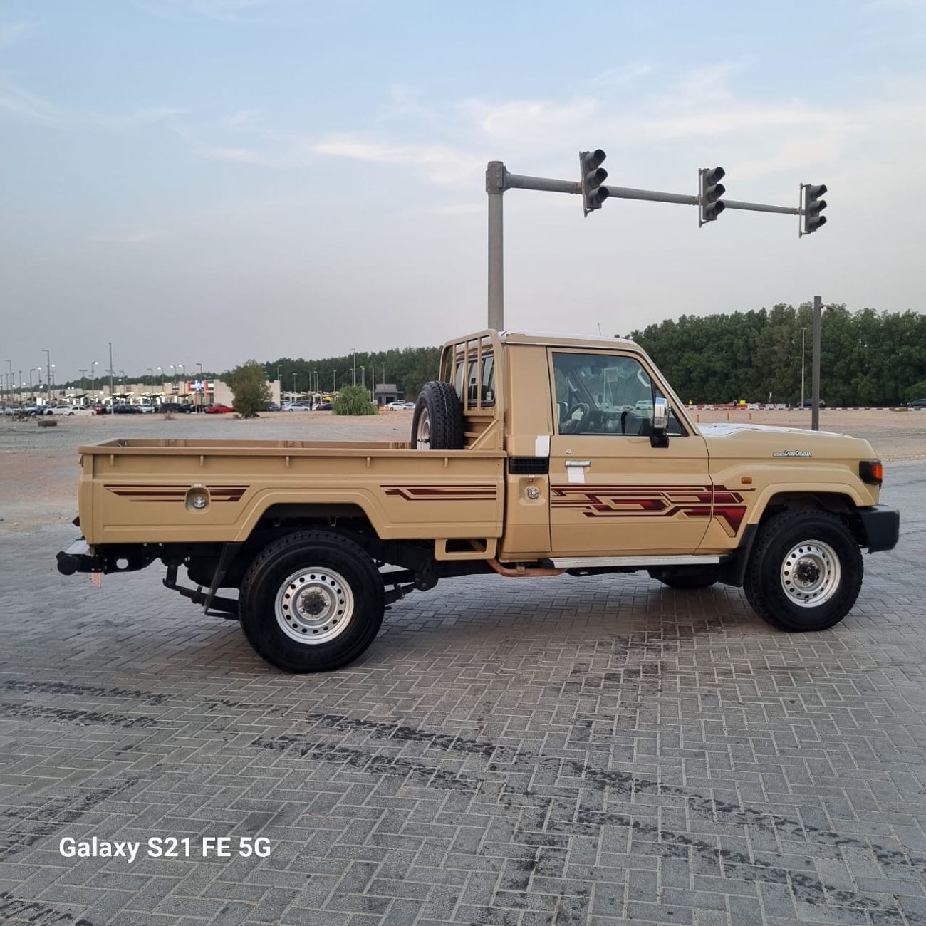 تويوتا لاند كروزر بيك آب HARDTOP 70th LX1 4.0L