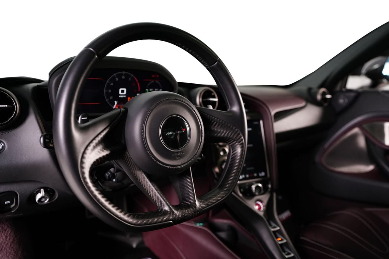 McLaren 720S PERFORMANCE Launch Edition-MSO Premium Color-Full Service History Mclaren Dubai-Bespoke Order