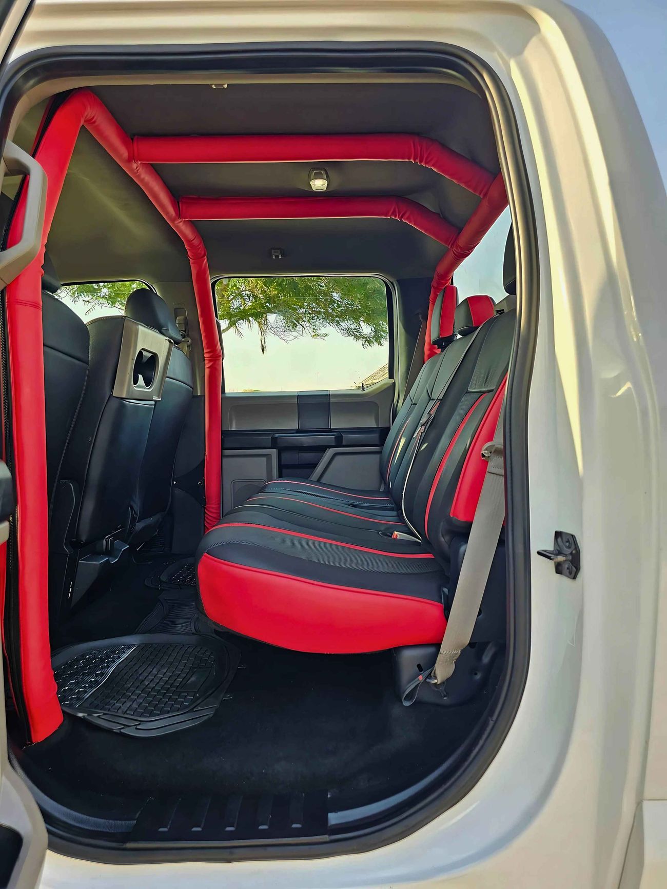 فورد F 150 XL/ GCC 4WD V8 5.0/ LOW MILEAGE/ METHOD RIMS/ NEW TYRES/ ROLL BAR/ LEATHER/ DVD CAMERA/ LOT#19551