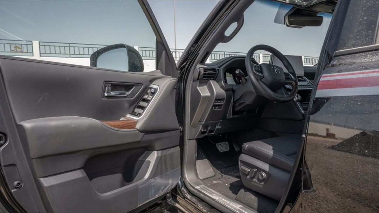 Toyota Land Cruiser TOYOTA LC300 3.5L TT PETROL GXR-HI 2025 GCC