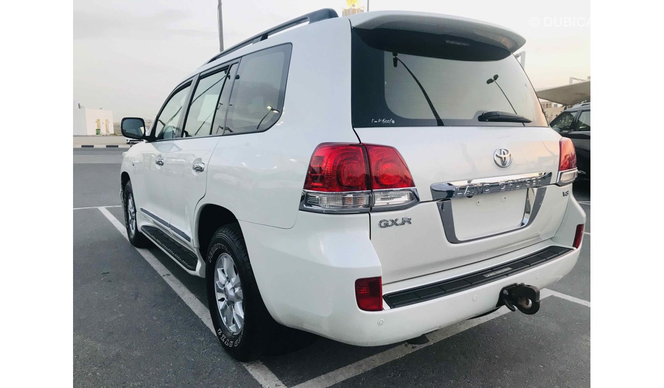 Toyota Land Cruiser سياره نظيفه جدا بحاله ممتاذه بدون حوادث ضمان شاسيه جير ماكينه