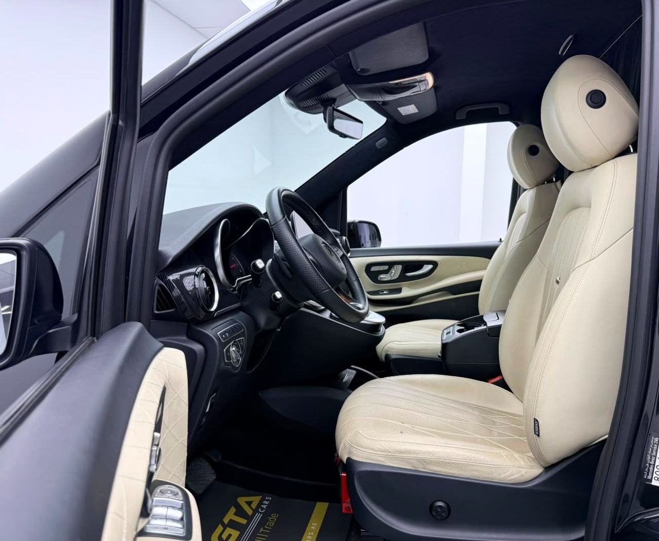 Mercedes Benz V 250 2022 Mercedes Benz V250 Falcon Edition, 2027 MB Service Pack, Full MB Service History, GCC