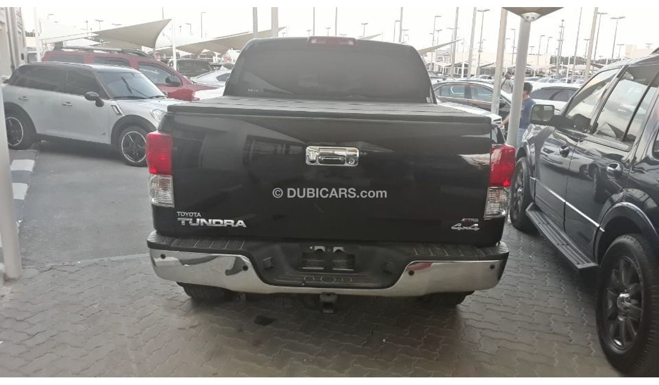 Toyota Tundra 2011 American specs Double 4x4 Full options Sunroof DVD camera Leather interiors