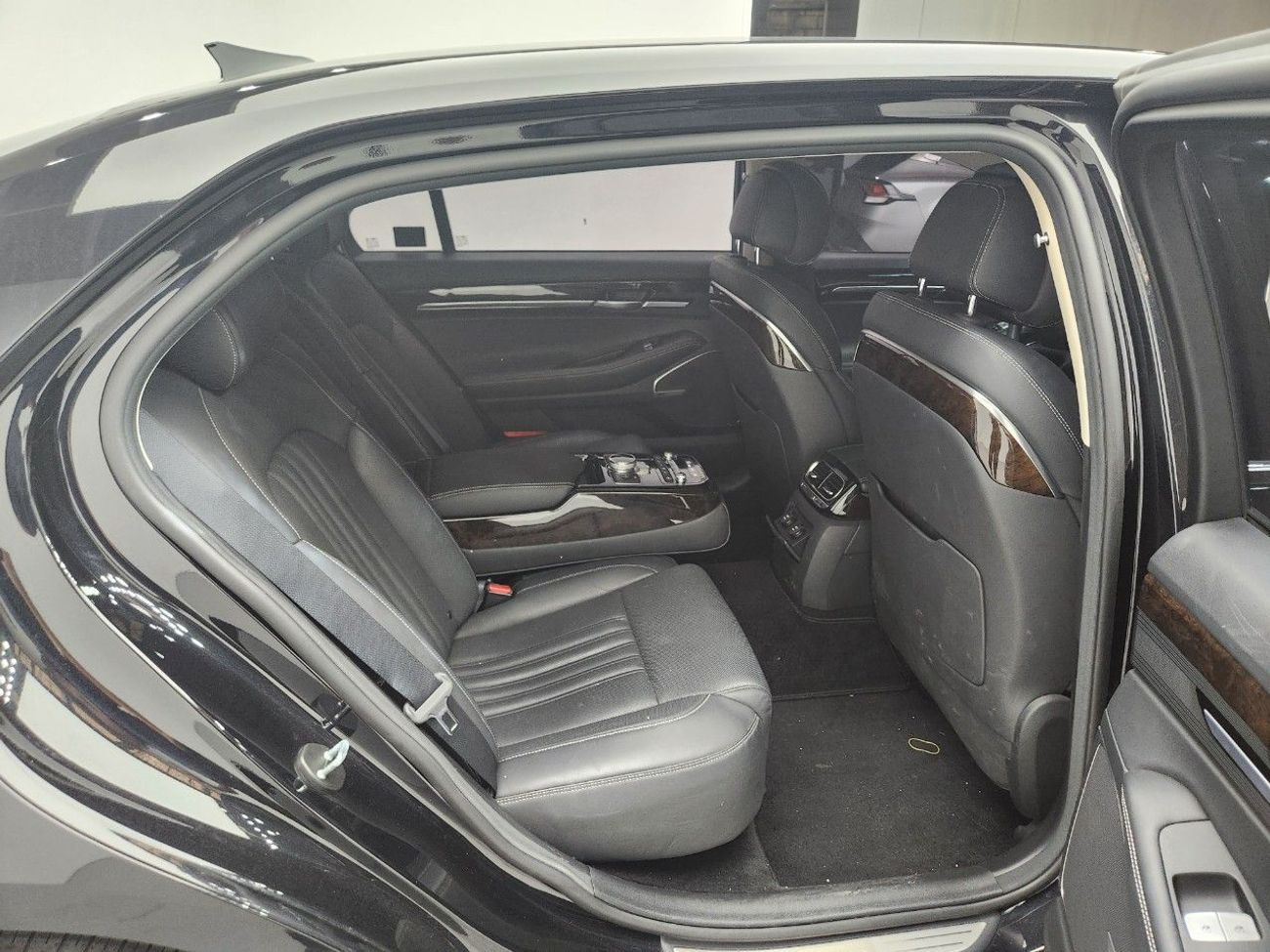 جينيسس G90 Platinum 3.8L RWD