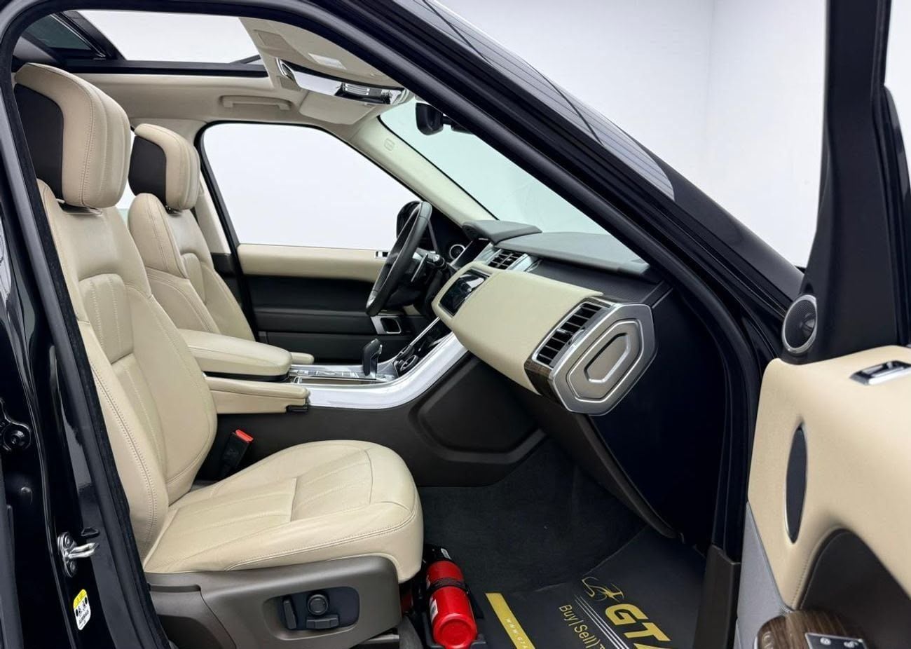 Land Rover Range Rover Sport HSE DYNAMIC 2020 Range Rover Sport HSE Dynamic, Warranty, Service History, GCC Specs.