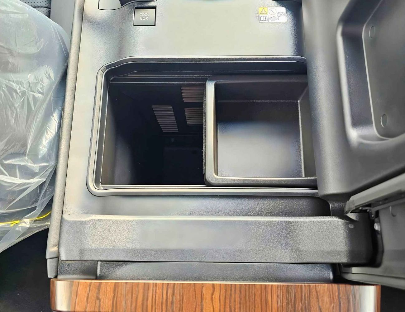 تويوتا لاند كروزر VX /4.0L PETROL V6 / RADAR /BIG DVD/JBL SPEAKERS / REAR ENTERTAINMENT DVD / MID OPTION (CODE#VX4MA)