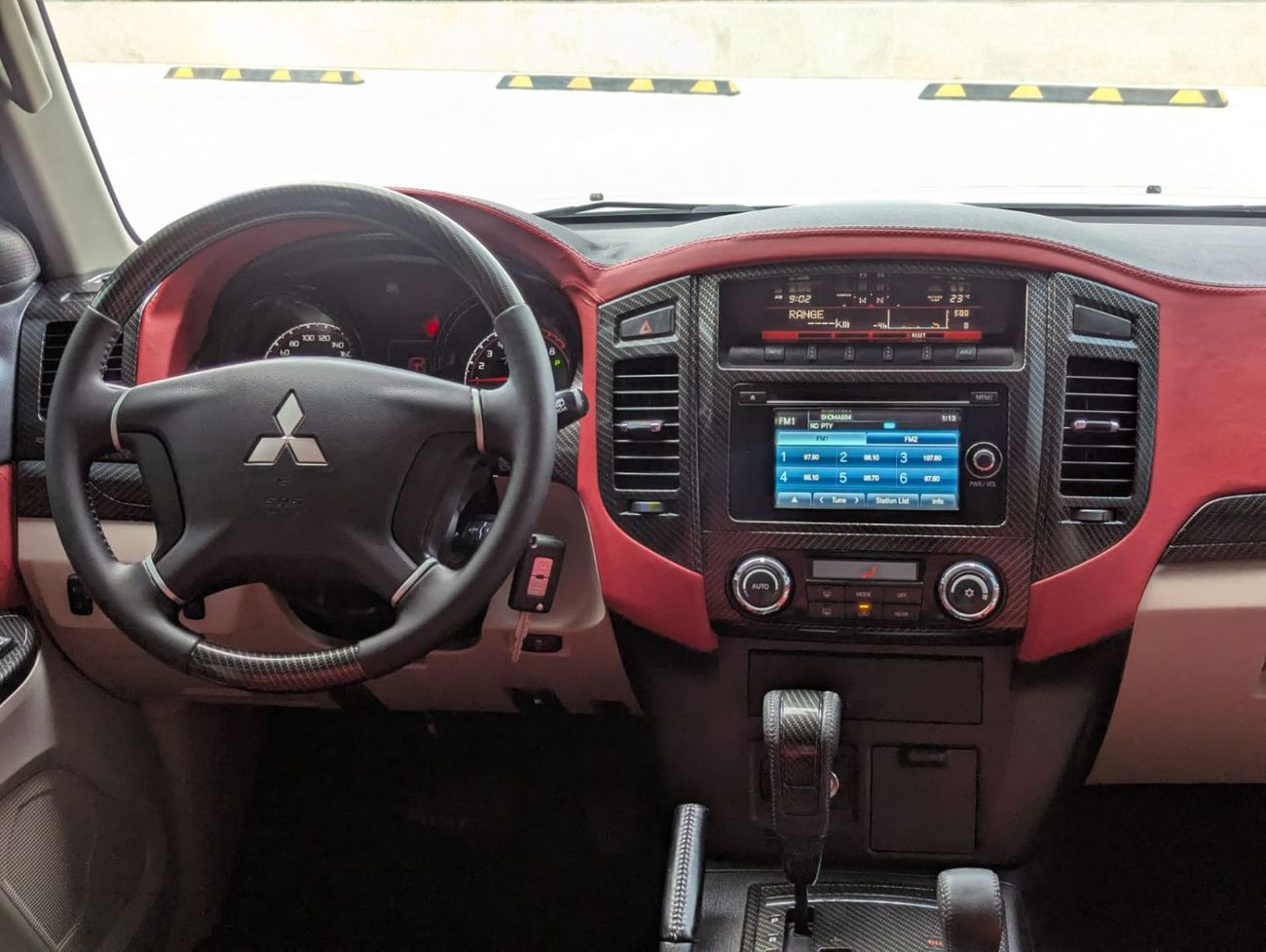 Mitsubishi Pajero Mitsubishi Pajero 2016 LHD white