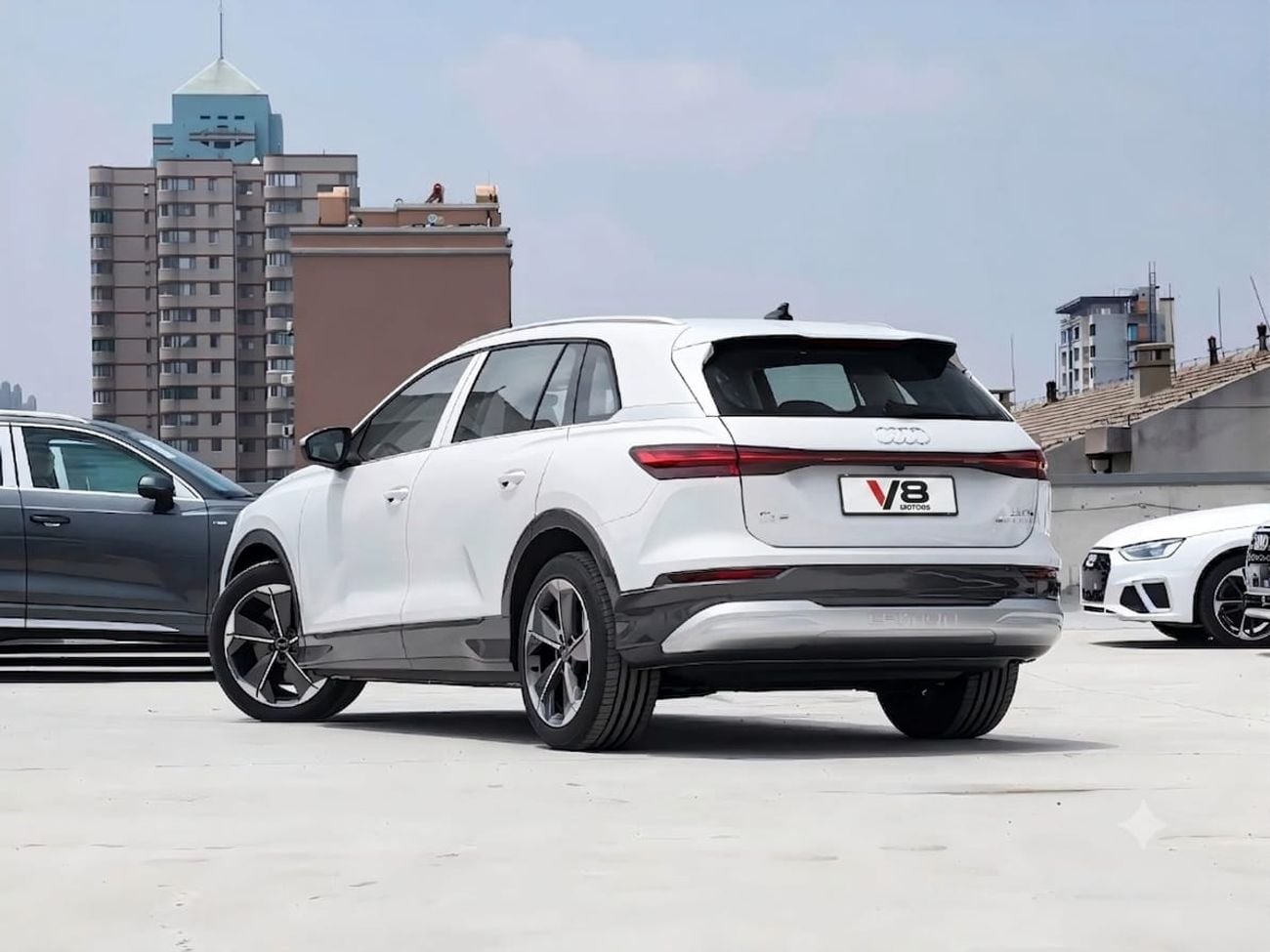 Audi Q5 40 E-TRON (NON GCC)