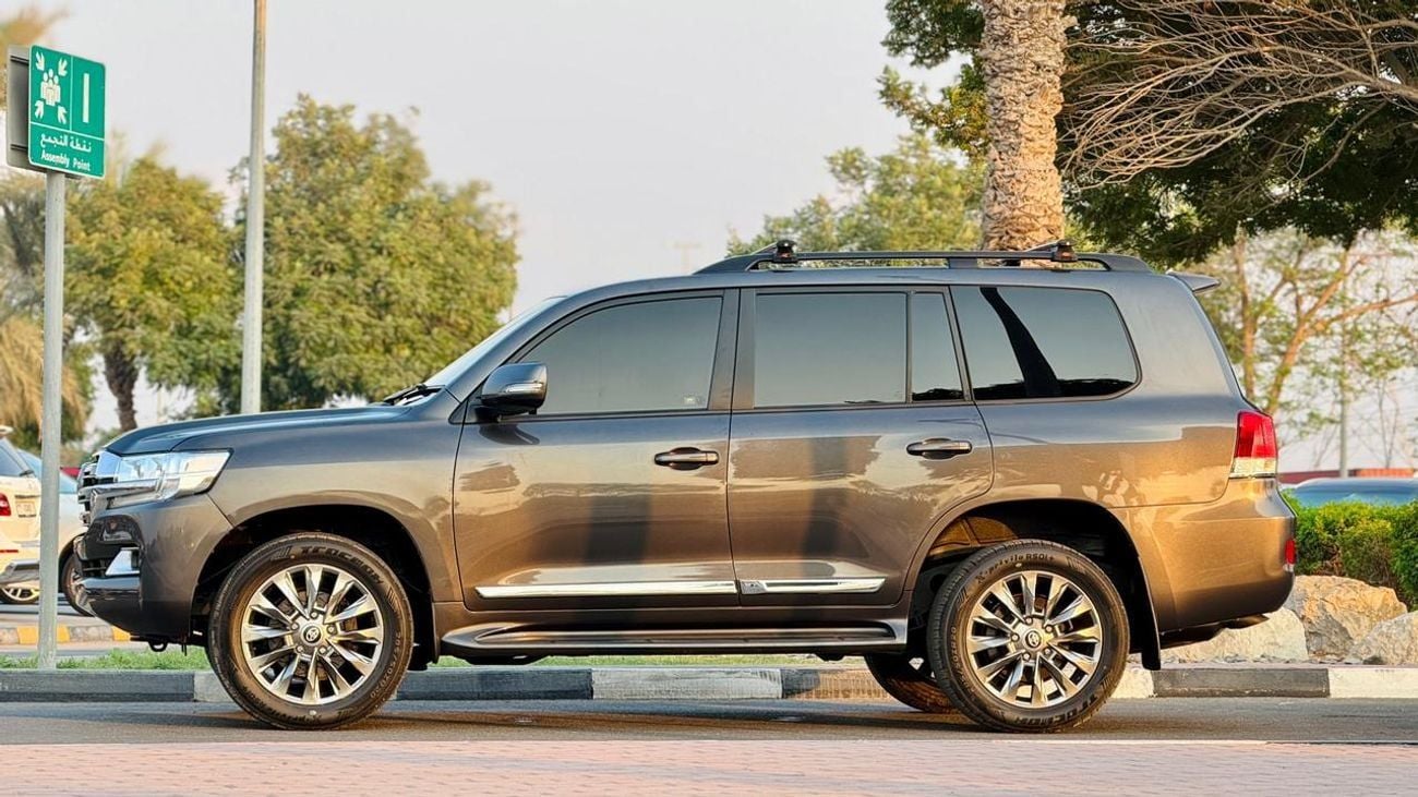 Toyota Land Cruiser PUSH START | SUNROOF | AUTO TRANSMISSION | 4.5L | POWER WINDOWS |